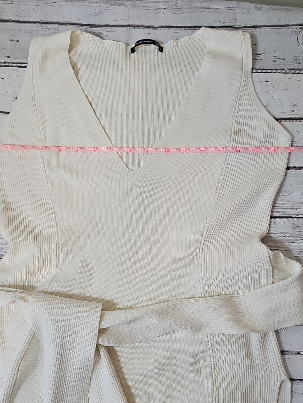 PattyBoutik White Sleeveless V-Neck Tie-Waist Tank Top - Picture 10 of 12